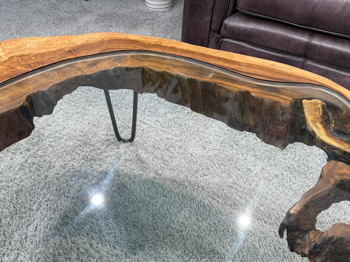 Wohnzimmertisch LAKESIDE, ca. 135 x 90 x 40 cm, aus einem Baumstamm (Suar)