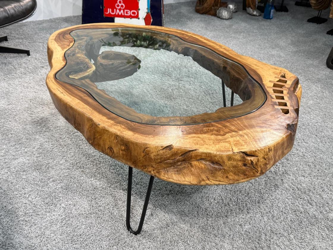 Massiver runder Couchtisch Baumstamm mit Metallgestell