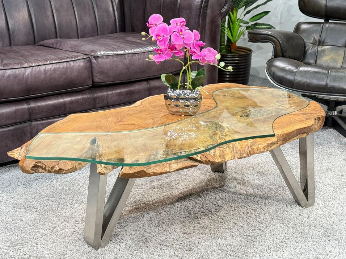 Wohnzimmertisch aus Suar-Baumstamm, 120x60x39 cm, Metallbeine.