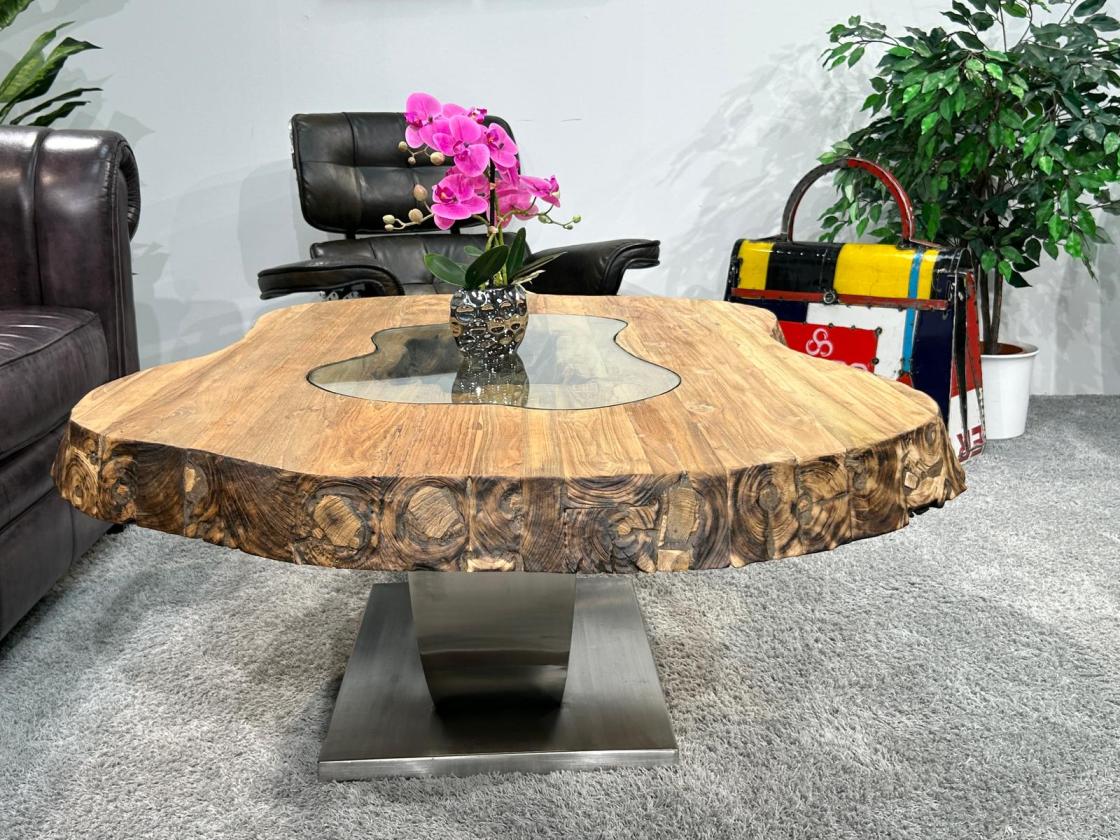 Couchtisch mit ovaler Form aus Holz