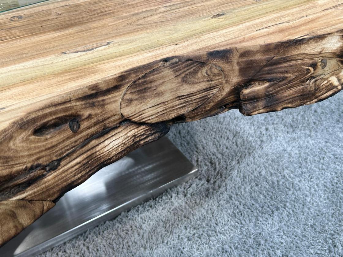 Couchtisch mit ovaler Form aus Holz