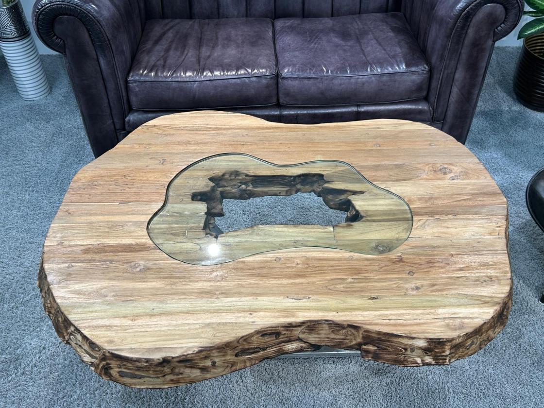 Couchtisch mit ovaler Form aus Holz