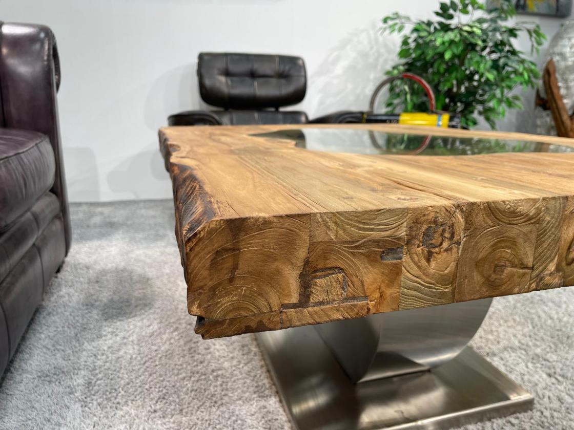 Design Couchtisch aus recyceltem Holz