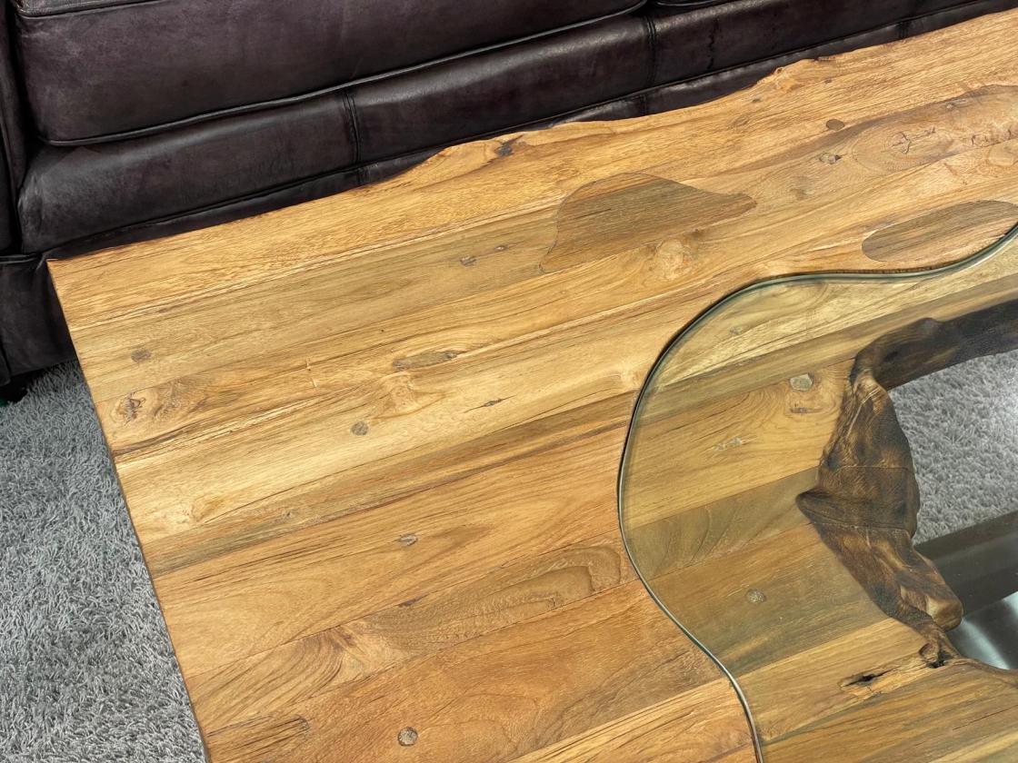 Design Couchtisch aus recyceltem Holz