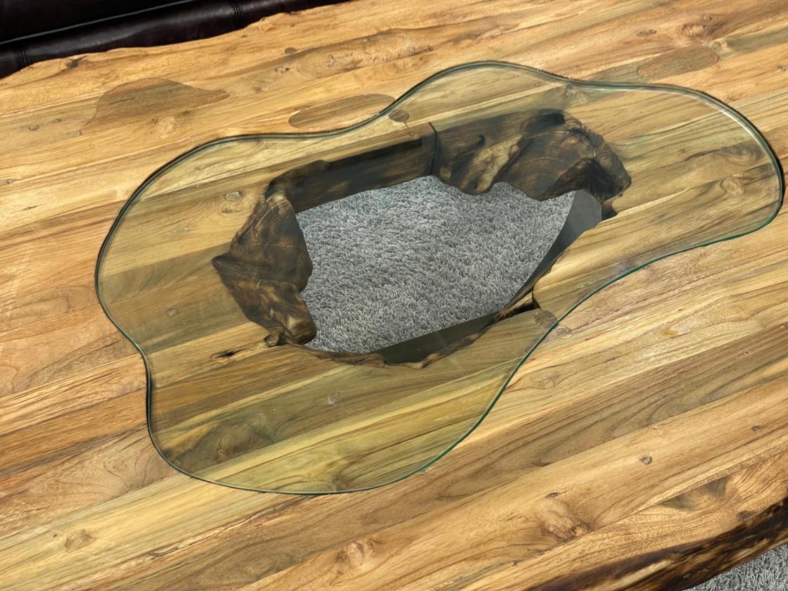 Design Couchtisch aus recyceltem Holz