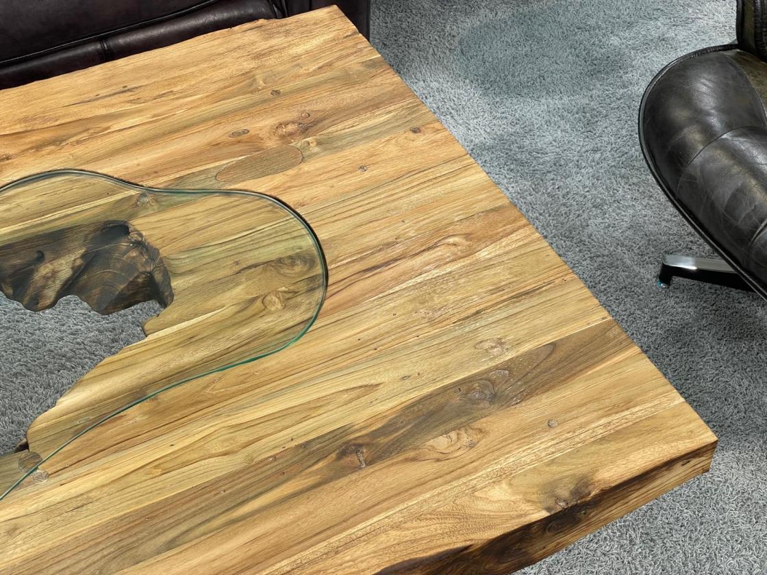 Design Couchtisch aus recyceltem Holz