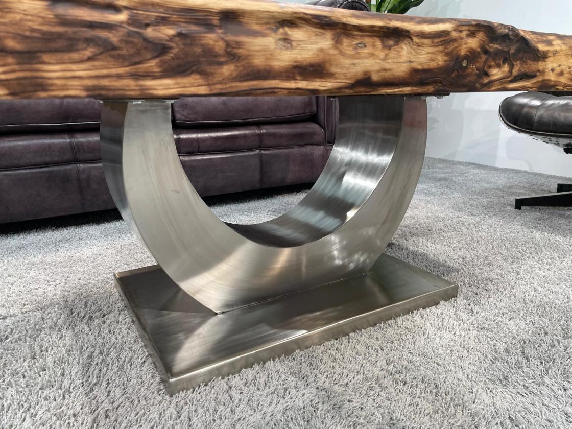 Design Couchtisch aus recyceltem Holz