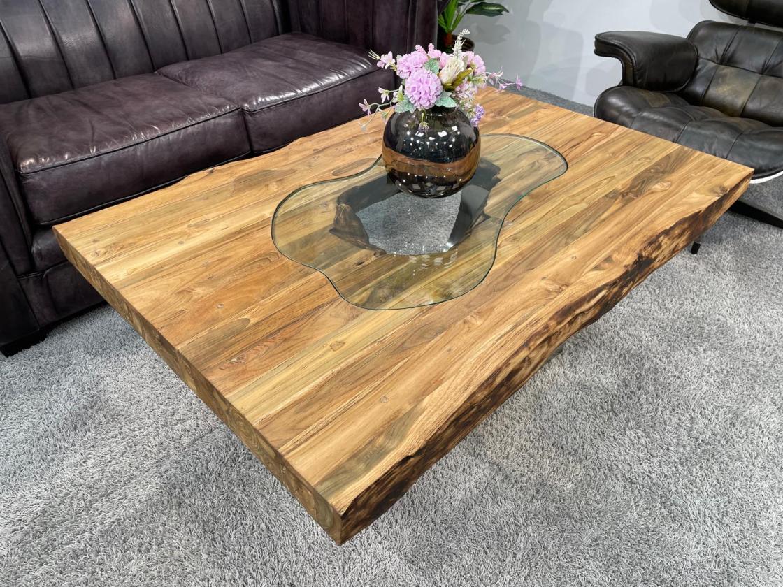 Design Couchtisch aus recyceltem Holz