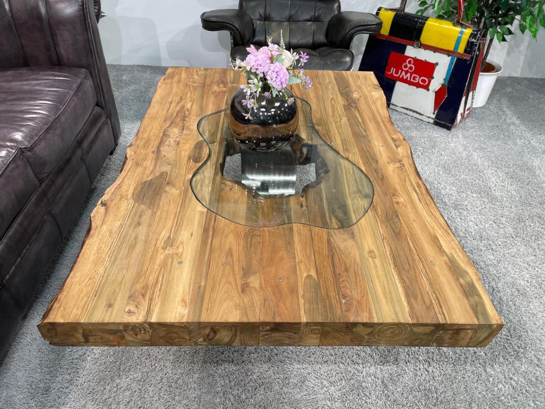 Design Couchtisch aus recyceltem Holz