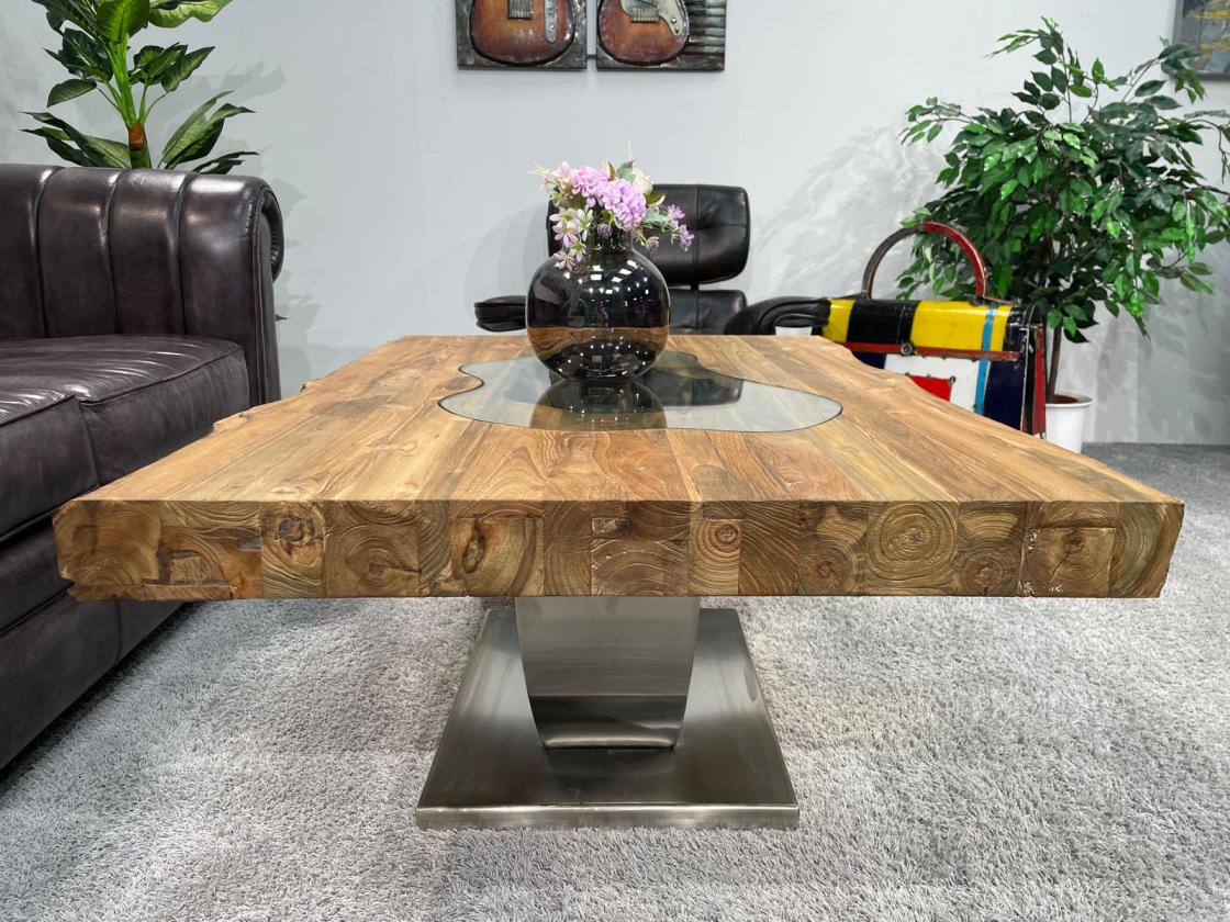 Design Couchtisch aus recyceltem Holz