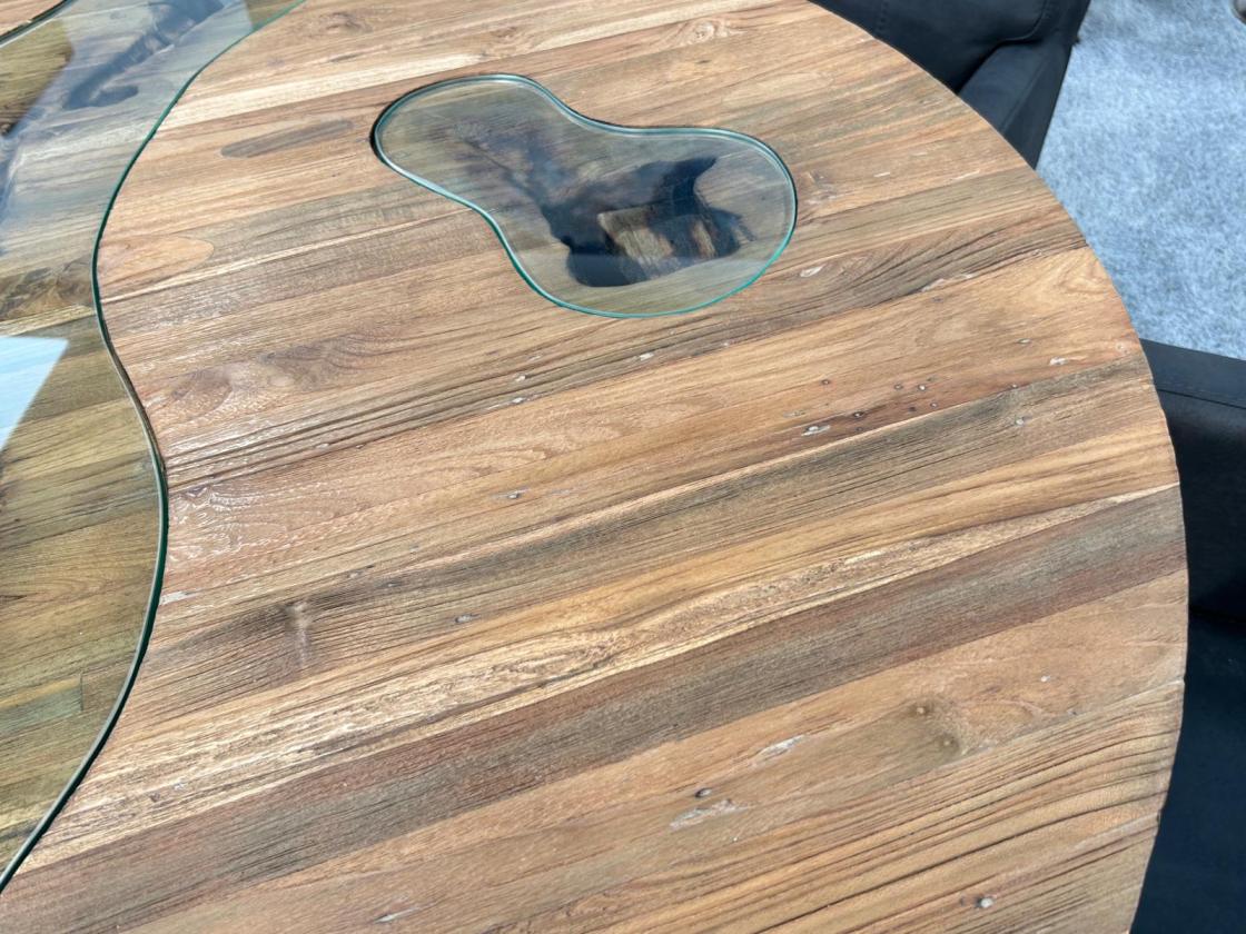 Runder Designtisch aus recyceltem Holz