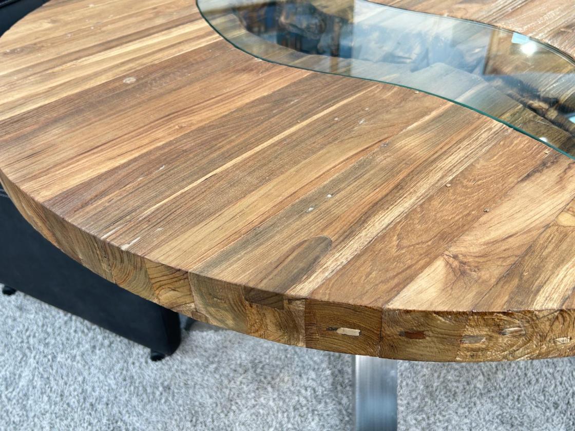 Runder Designtisch aus recyceltem Holz