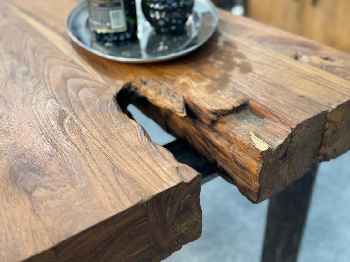 Schreibtisch Passion aus Altholz