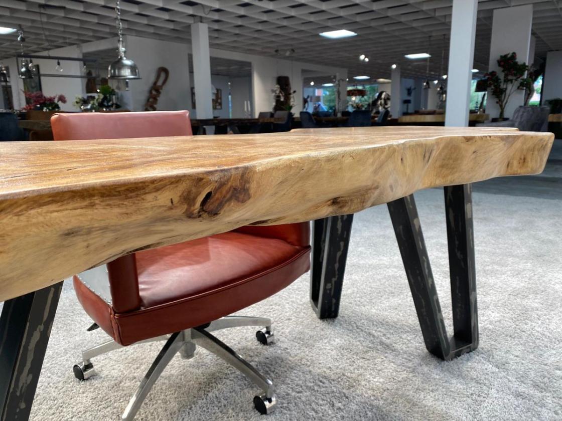 Schreibtisch / Tisch ca. 185 x 54-78 x 79 cm aus einer massivem Baumscheibe Suar inkl. Rohstahlgestell