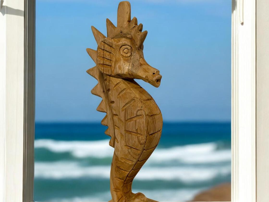 Handgeschnitzte Holzdeko Figur "Seepferdchen" ca. H31,5 x B9 x T9 cm ähnl. Abbildung