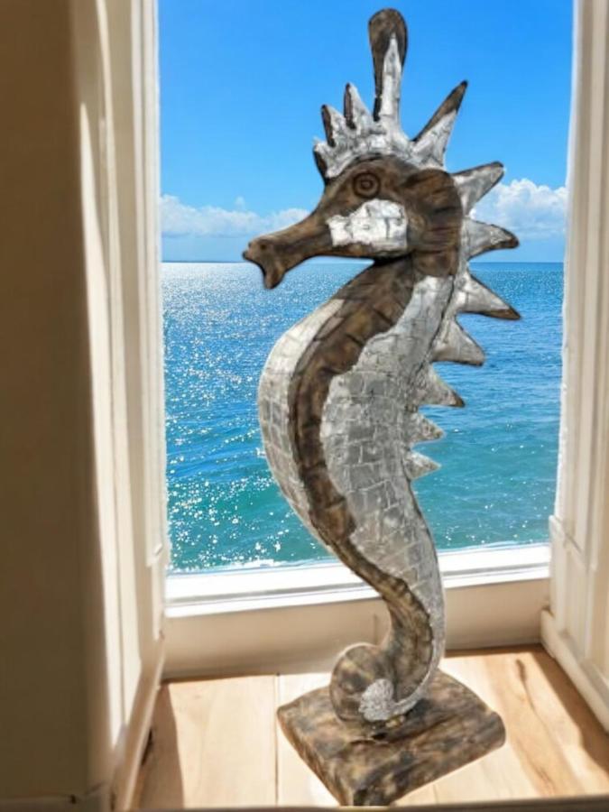 "Seepferdchen " aus Teakholz mit Applikationen aus Aluminium (Größe L, Höhe ca. 100 cm)