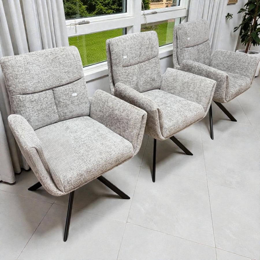 Drehbarer Stuhl mit Armlehne und Drehfunktion