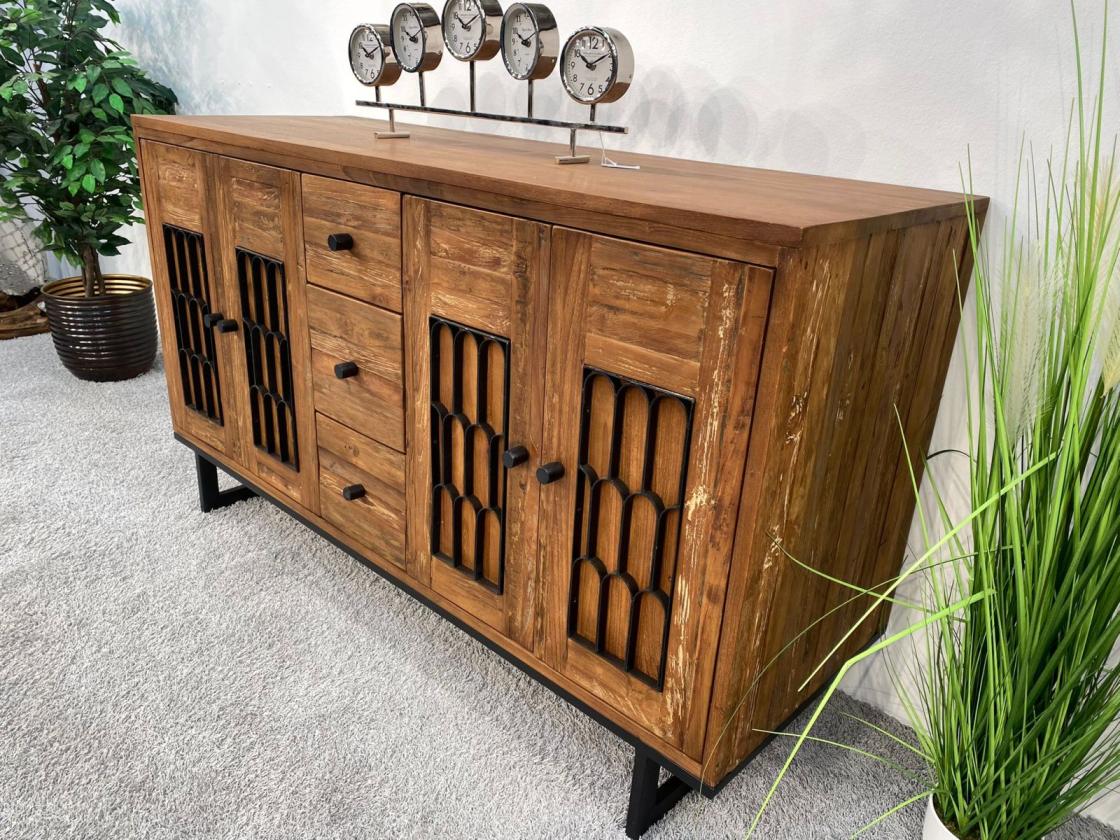 Sideboard / Anrichte "Castle" 152 x 53 x 88,5 cm aus recyceltem Altholz mit Metalldekor und Rohstahlgestell