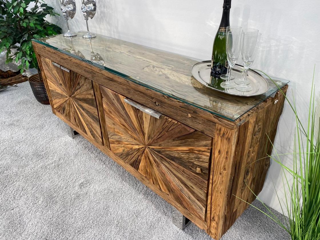 Sideboard / Anrichte "Essence" 180 x 45 x 82 cm aus recyceltem Altholz mit Chromgestell und Glasplatte