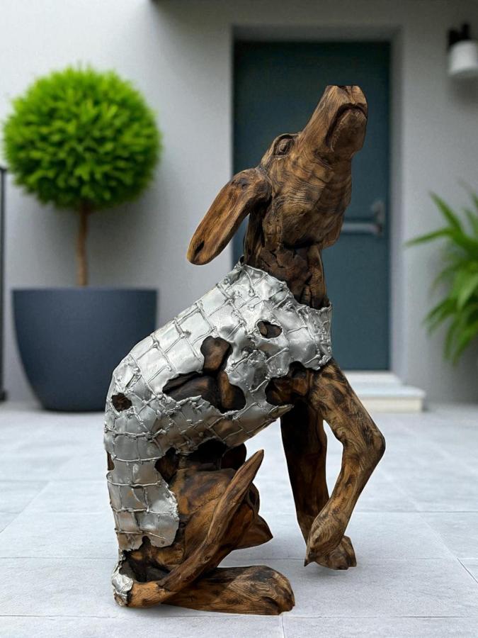 Skulptur Holzfigur Hund mit Aluminium