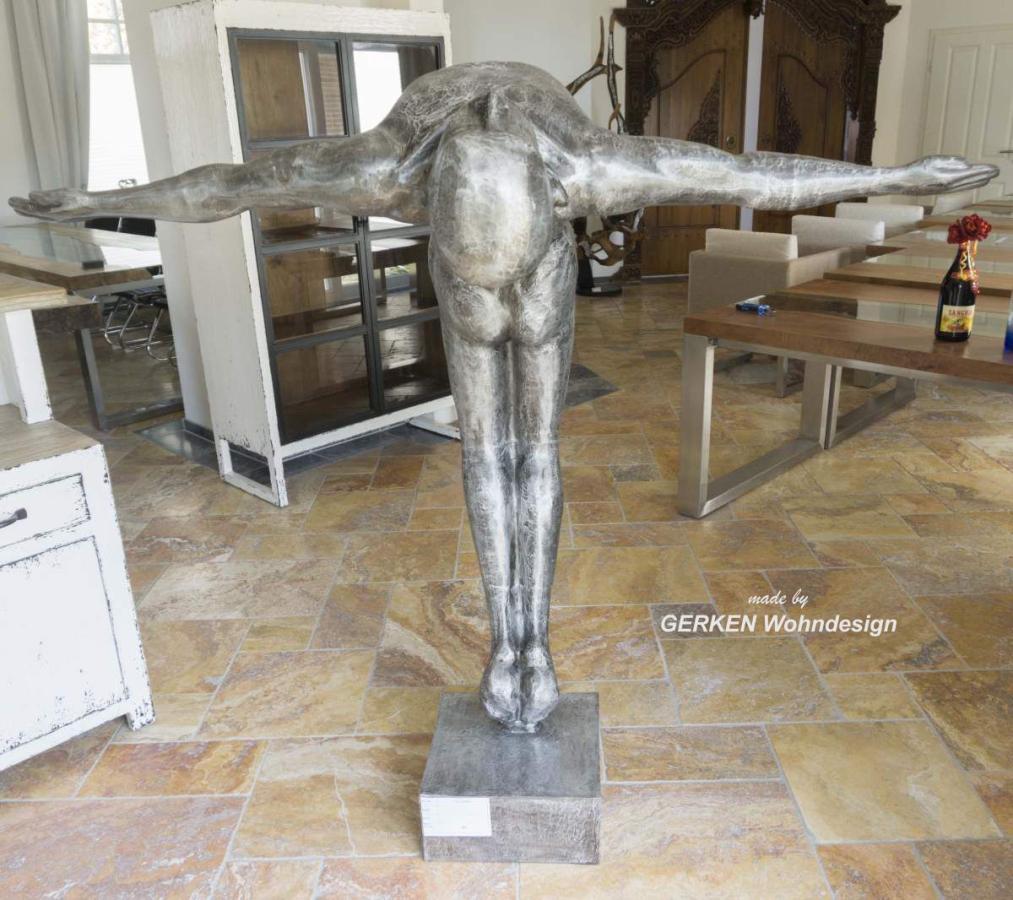 Skulptur Figur Alumium Akrobat