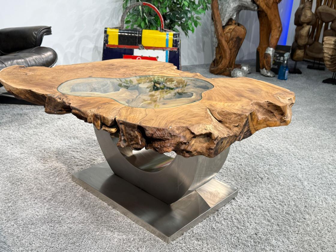 Einmaliger Couchtisch aus Baumscheiben mit Halbmondfuss