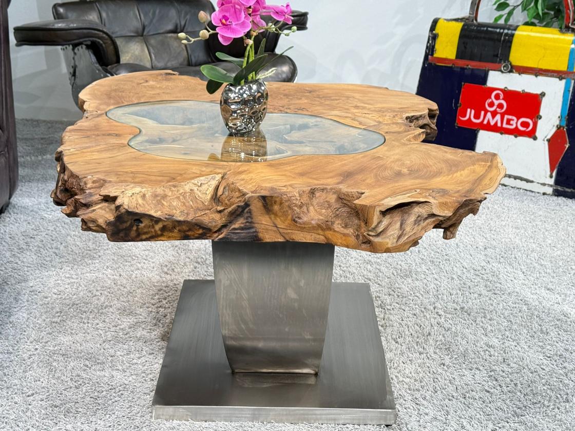 Einmaliger Couchtisch aus Baumscheiben mit Halbmondfuss