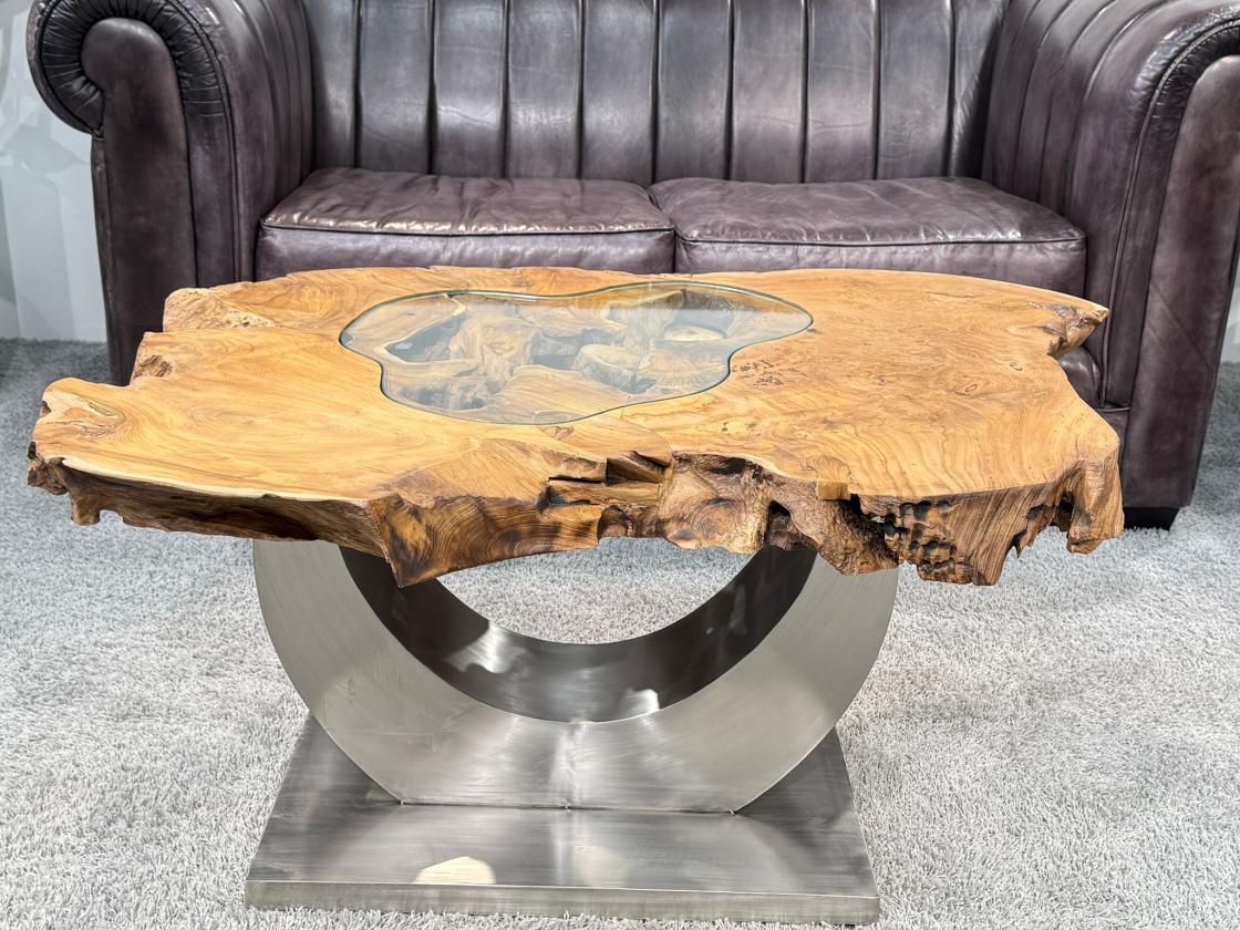 Einmaliger Couchtisch aus Baumscheiben mit Halbmondfuss