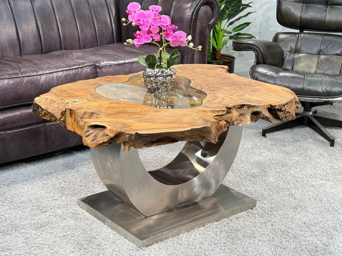 Einmaliger Couchtisch aus Baumscheiben mit Halbmondfuss