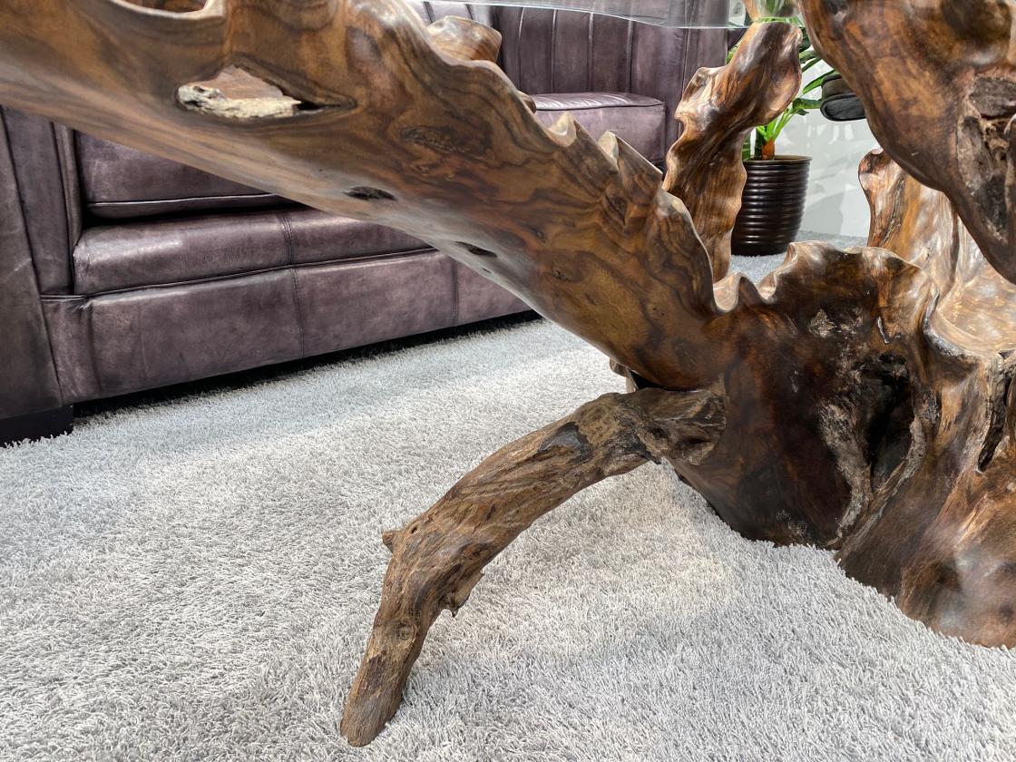 Couchtisch (135 x 60 x 55 cm) aus einem Baumstumpf in Handarbeit geschnitzt