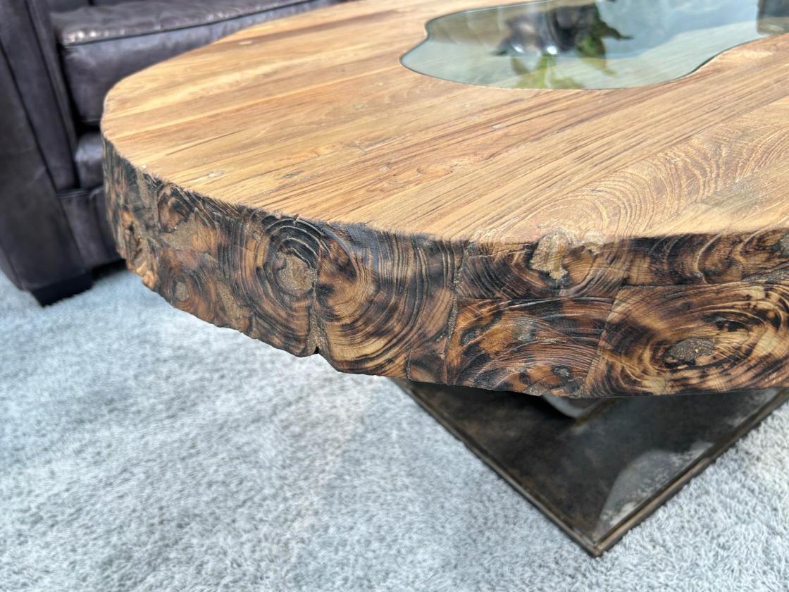 Spektakulärer Couchtisch Fusion mit organischer Form aus Holz mit Metall