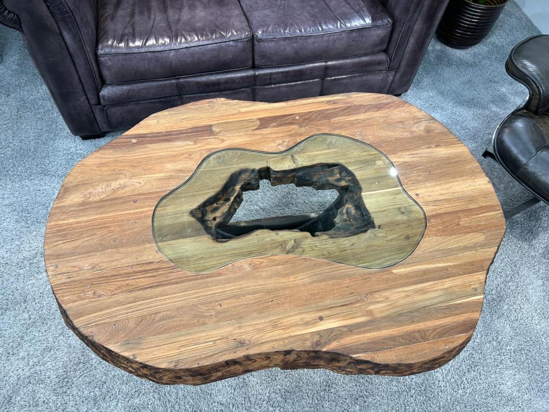 Spektakulärer Couchtisch Fusion mit organischer Form aus Holz mit Metall