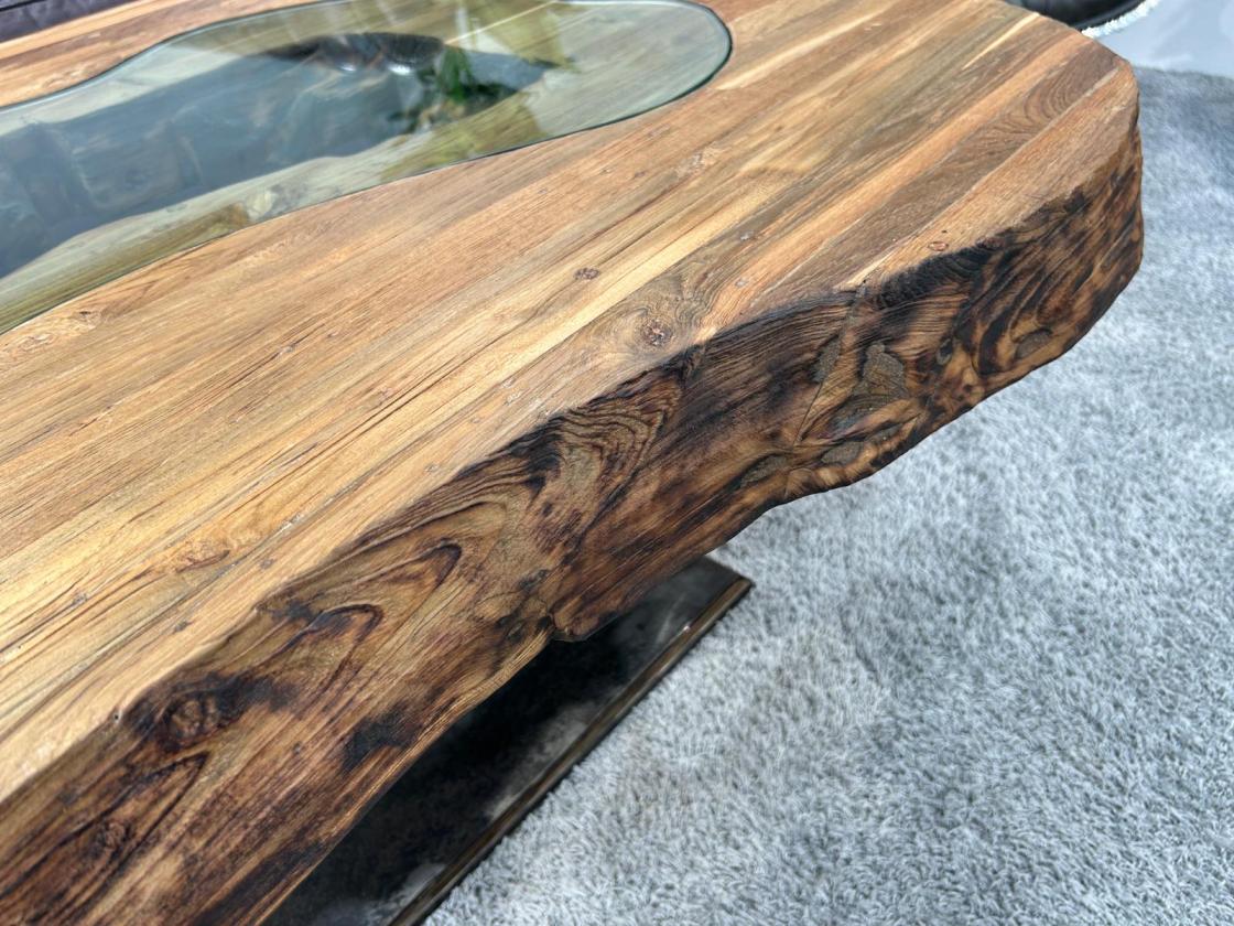 Spektakulärer Couchtisch Fusion mit organischer Form aus Holz mit Metall