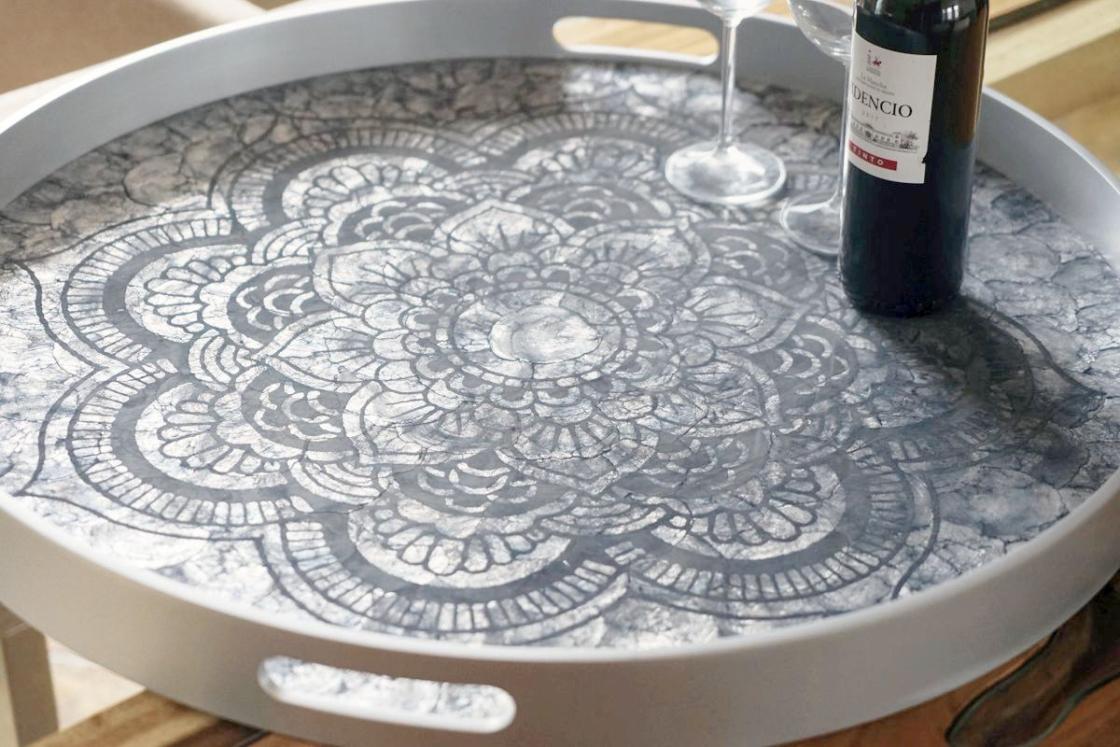 DER TISCHONKEL :: Tablett "Grey Capiz" mit Perlmutt