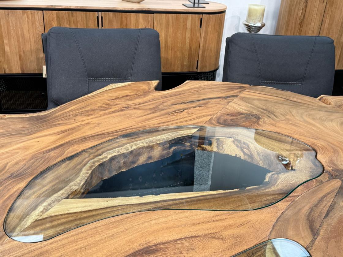 Esstisch aus Baumscheiben Expression