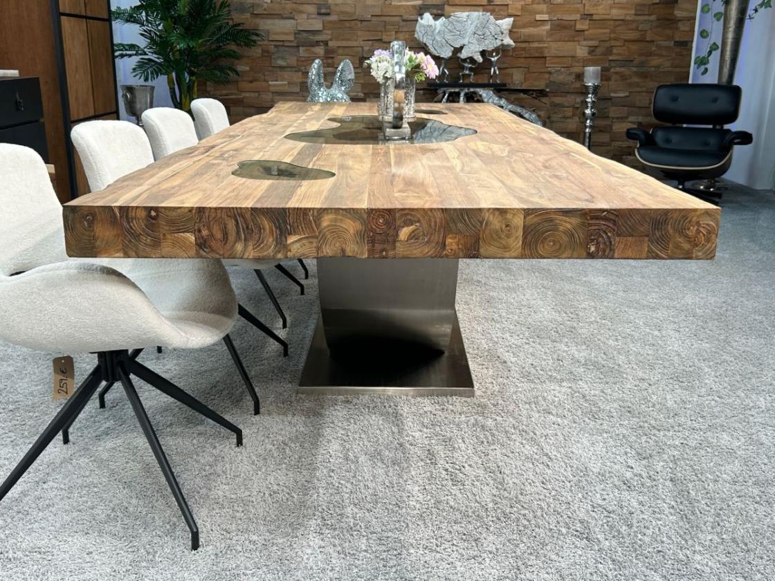 Design Massivholztisch aus recyceltem Altholz "Deep Island"