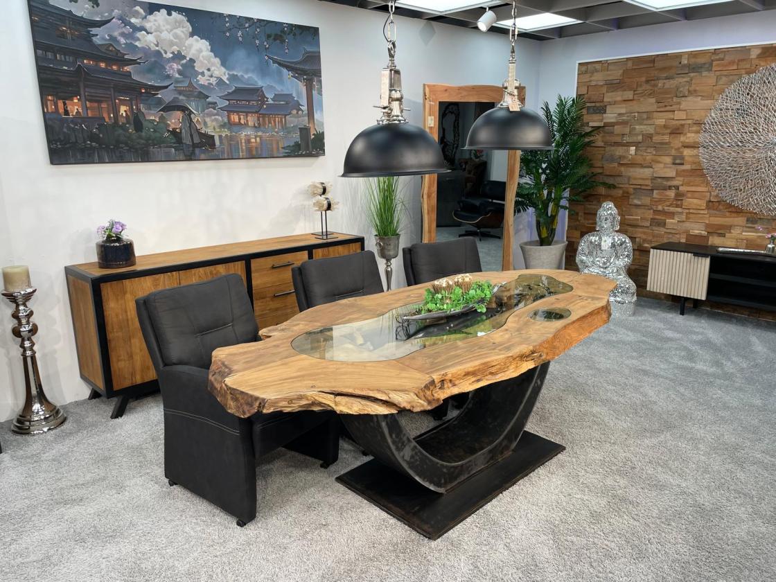 Vollmassiver Luxustisch aus Baumscheiben Expression mit orgnischer Form