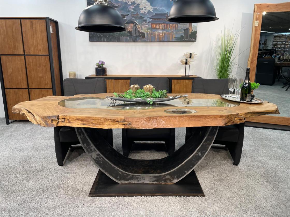 Vollmassiver Luxustisch aus Baumscheiben Expression mit orgnischer Form