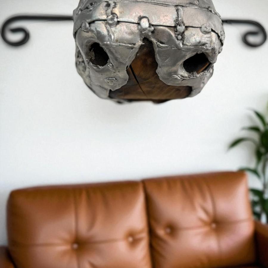 Stierkopf-Skulptur-aus-Holz-Wanddeko