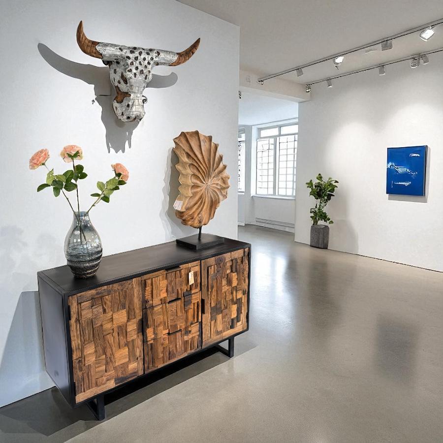 Stierkopf-Skulptur-aus-Holz-Wanddeko