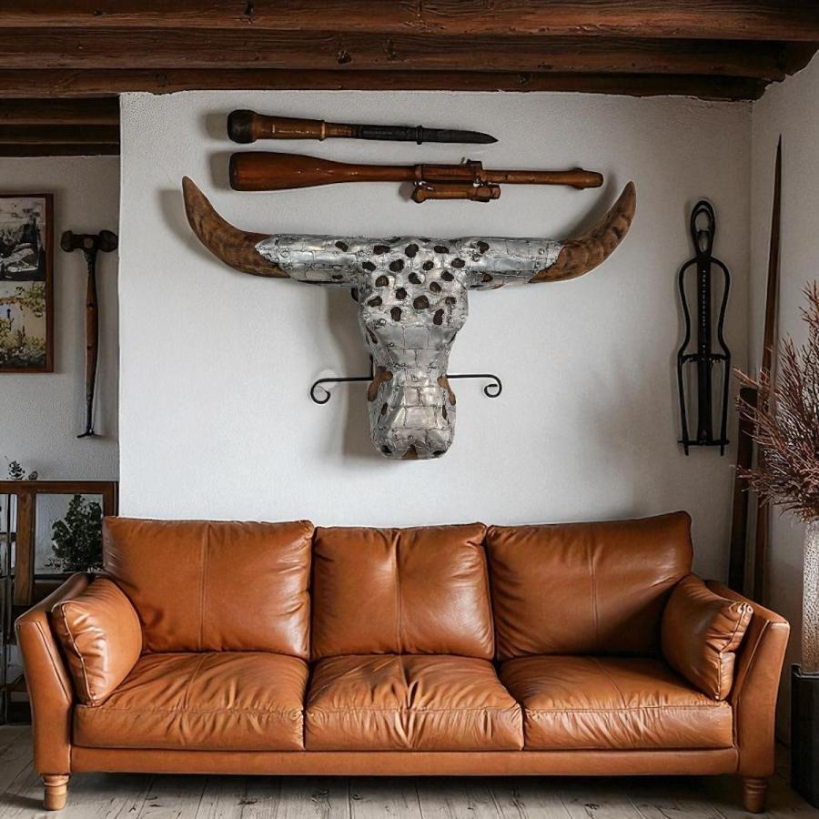 Stierkopf-Skulptur-aus-Holz-Wanddeko