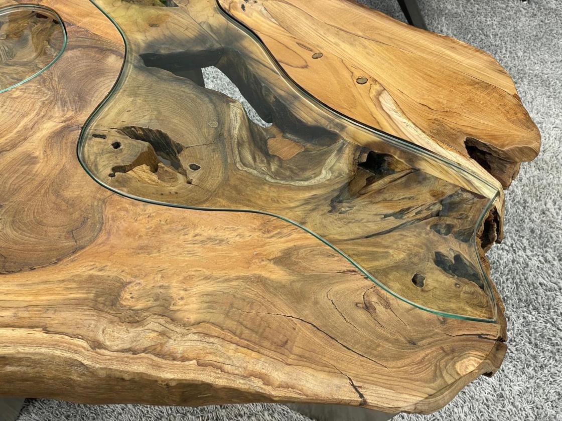 Coffee table with glass inlays and O-shaped steel legs