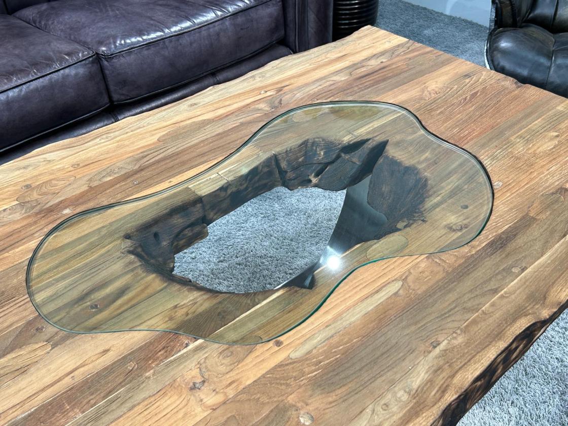 Wohnzimmertisch aus Massivholz recyceltet