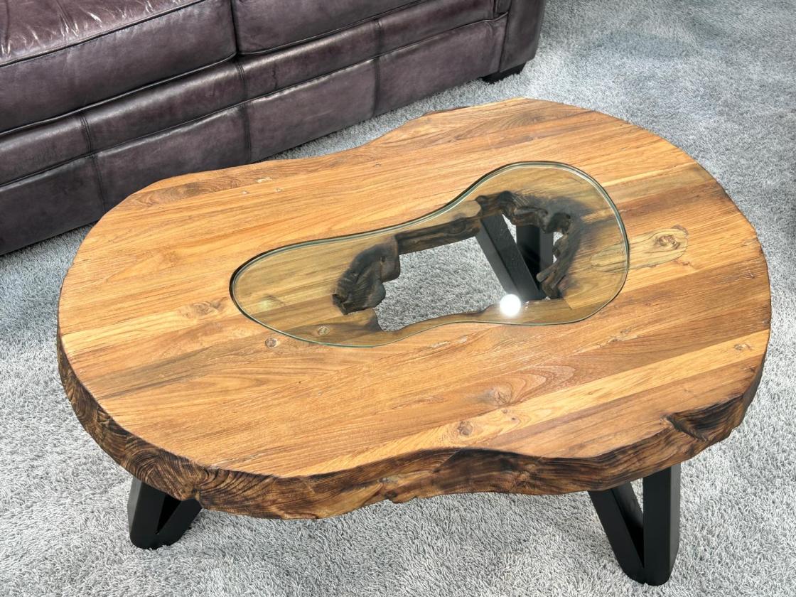 Wohnzimmertisch oval aus massivem Altholz