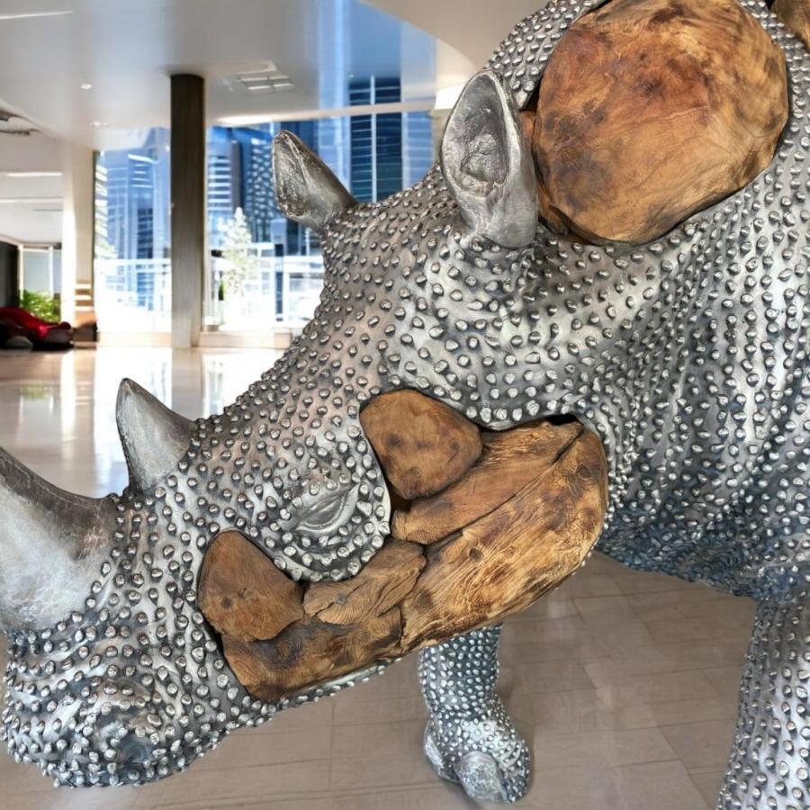 Lebensgroße XXL-Deko Nashorn aus Holz mit Aluminium