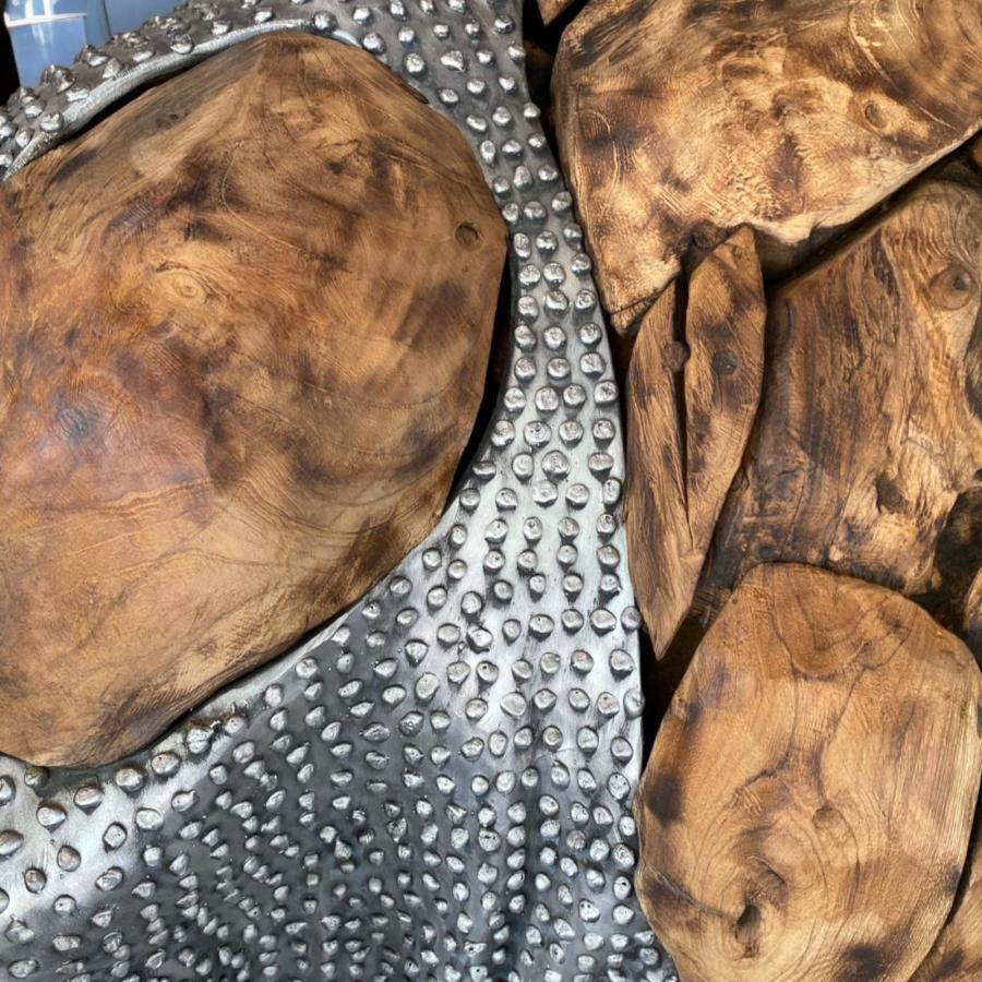 Lebensgroße XXL-Deko Nashorn aus Holz mit Aluminium