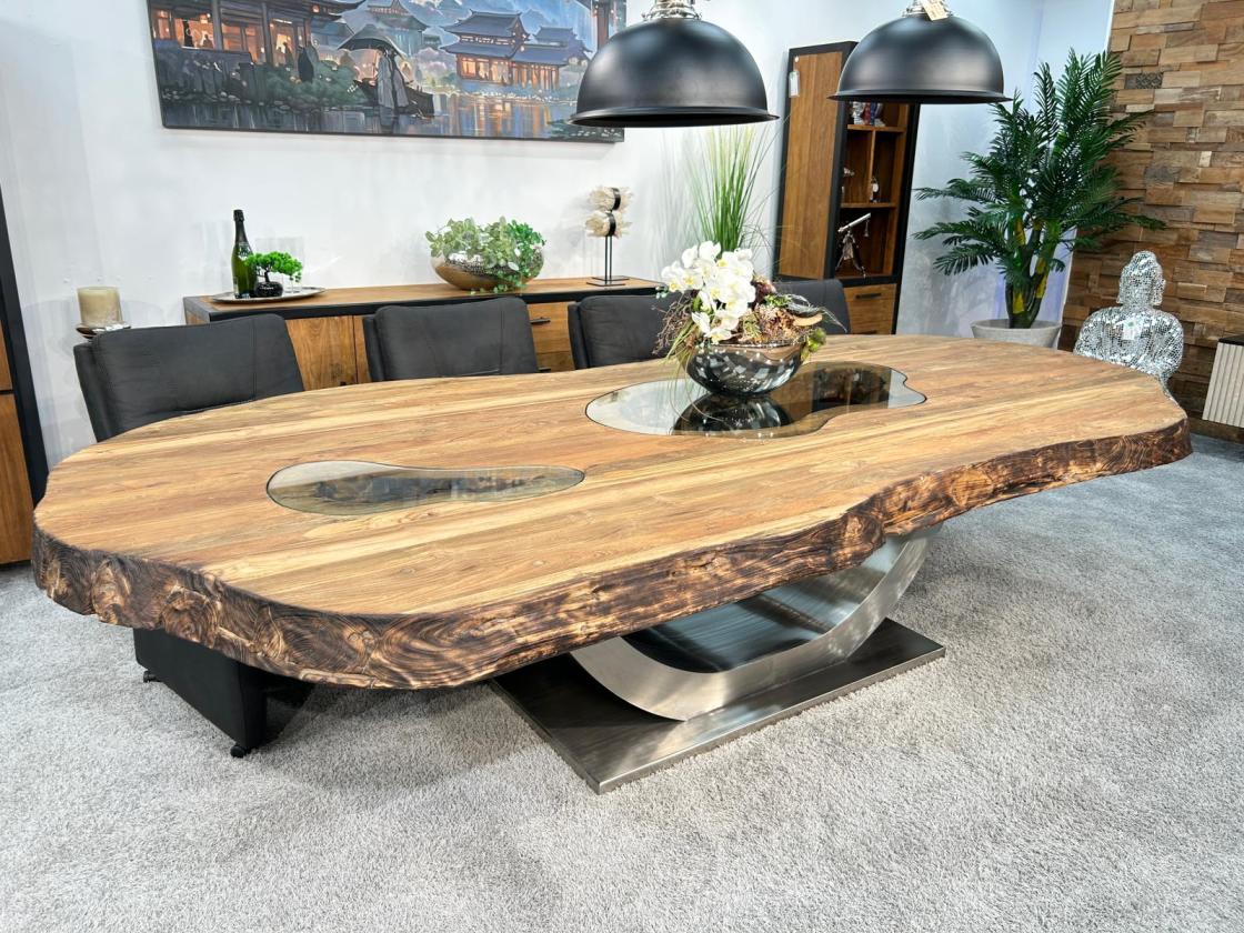Nachhaltiger Esstisch aus recyceltem Altholz "Fusion"