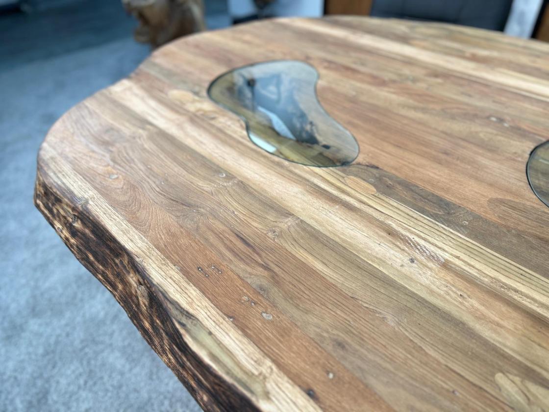 Nachhaltiger Esstisch aus recyceltem Altholz "Fusion"