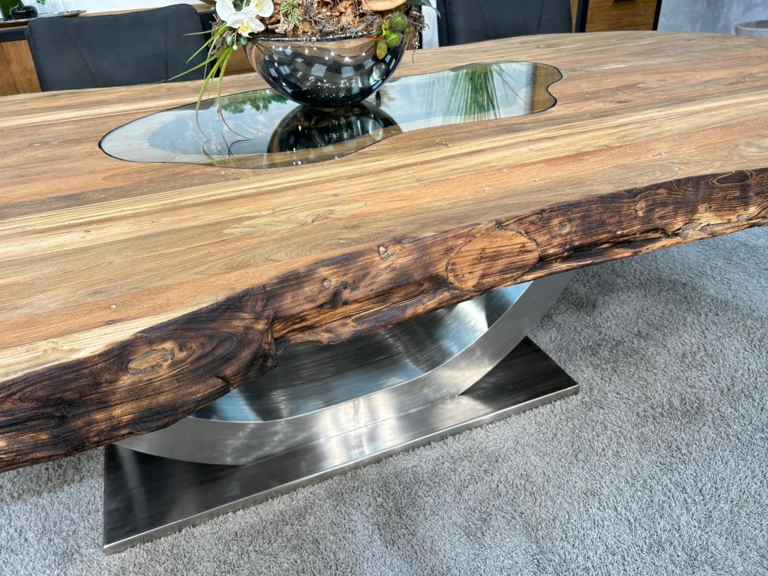 Nachhaltiger Esstisch aus recyceltem Altholz "Fusion"