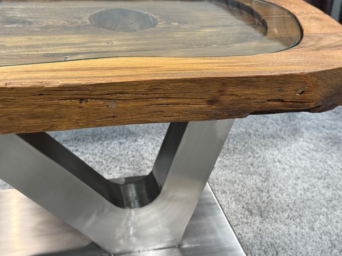 Einmaliger Couchtisch aus einem antiken Reismörser